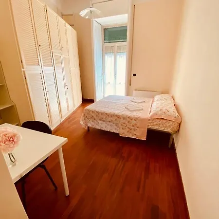 Alojamento de Acomodação e Pequeno-almoço Garibaldi Super Rooms
