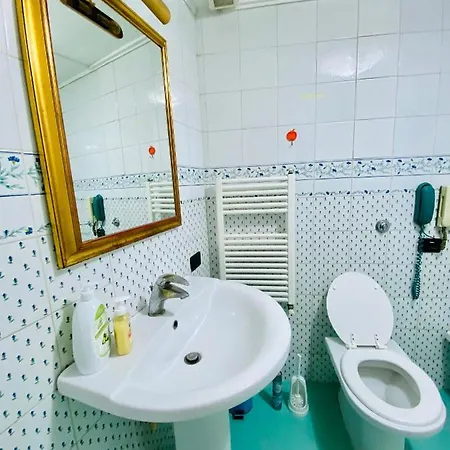 Garibaldi Super Rooms Alojamento de Acomodação e Pequeno-almoço *