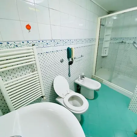 Alojamento de Acomodação e Pequeno-almoço Garibaldi Super Rooms Nápoles